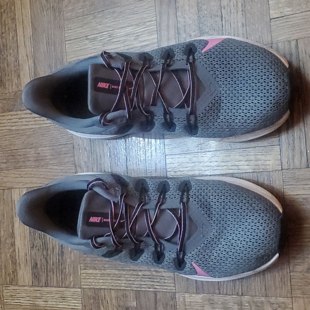 Nike Quest 2 Sz 7 Gray Pink